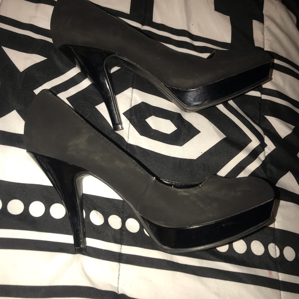 Black Unlisted Pumps size 7.5